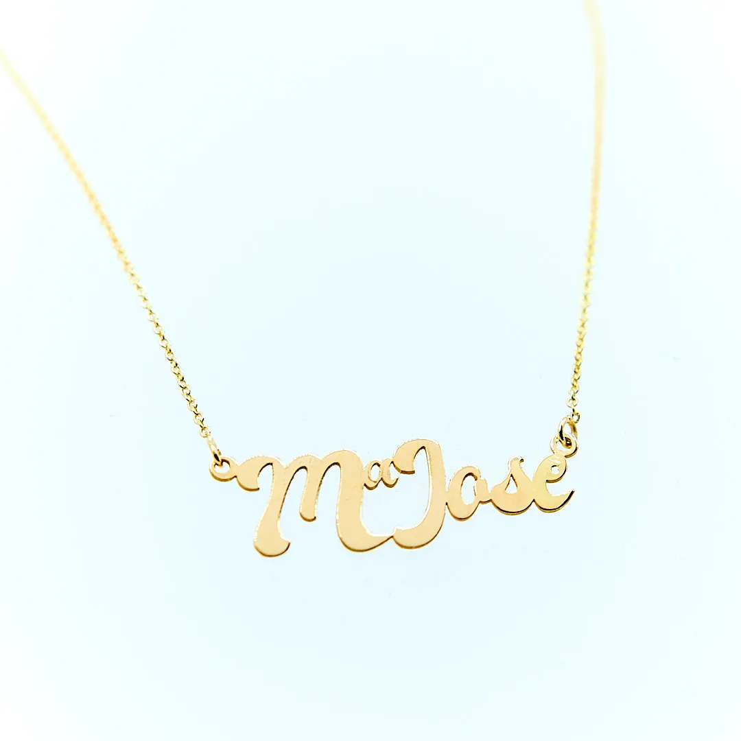 Colgante de oro con un nombre