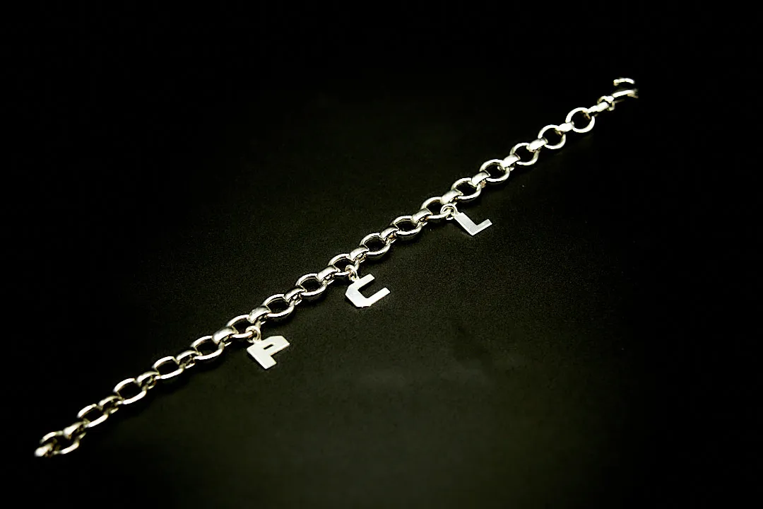 Colgante de plata con iniciales